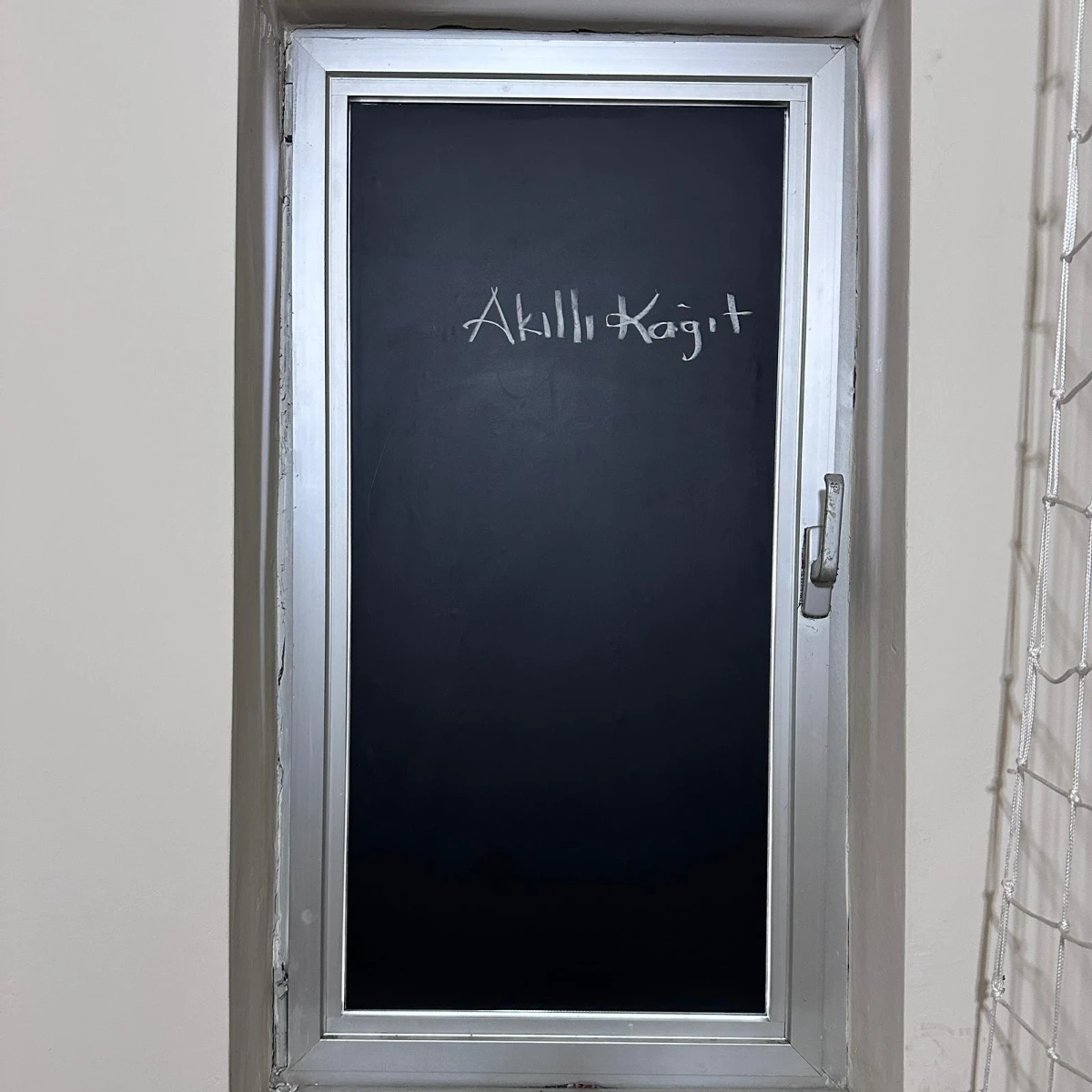 Yapışkanlı Siyah Kaplama 